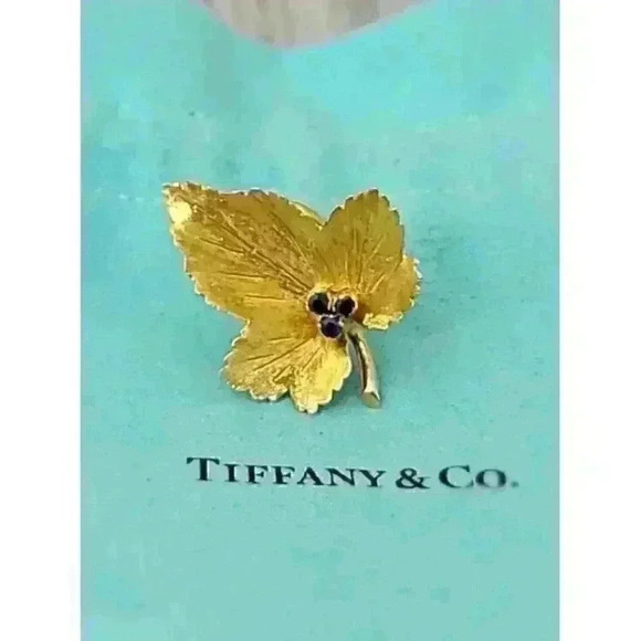 Tiffany & Co 18kt Yellow Gold Maple Leaf w/ Sapphires SINGLE Clip On Earring - Picture 2 of 6